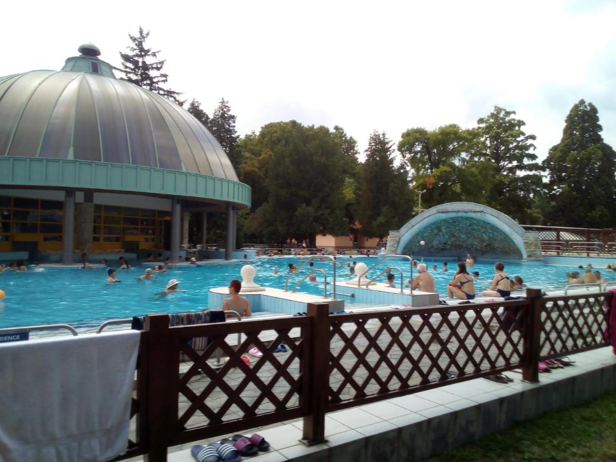 Eger Napsugar Appartement Buitenkant foto